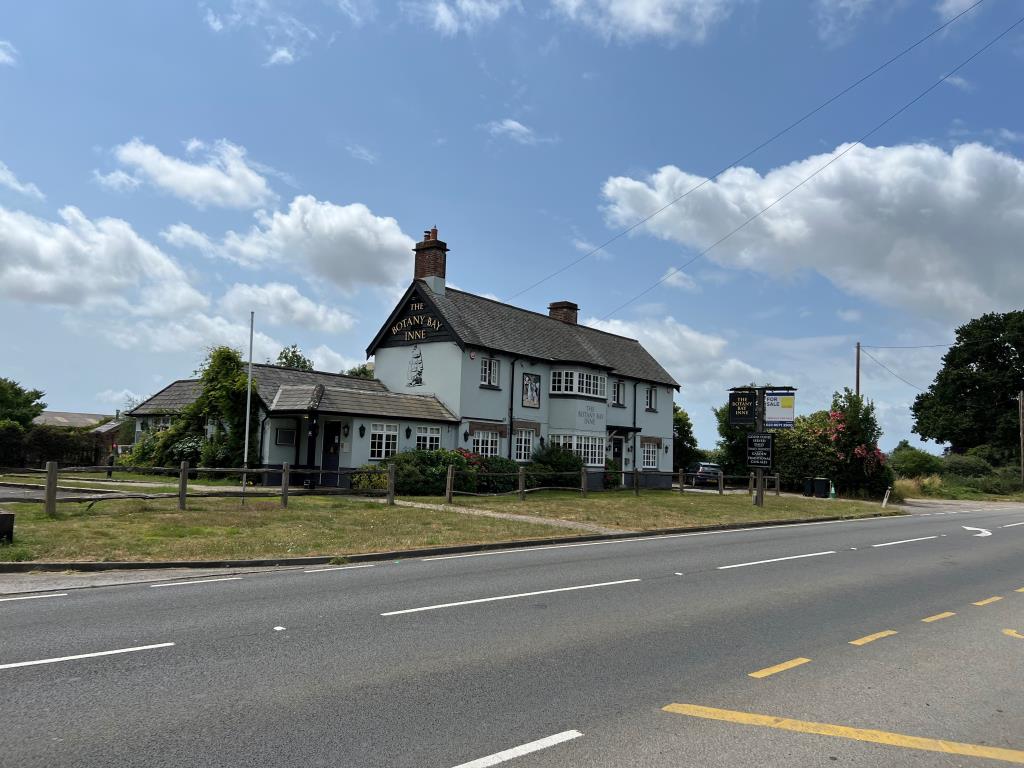 Lot: 120 - FREEHOLD PUBLIC HOUSE - Former Botany Bay Inne located on A31